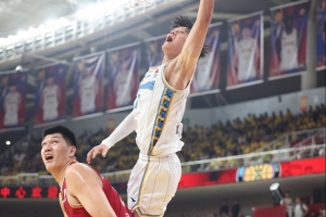 媒體人：曾凡博因傷錯(cuò)過了本該前往美國參加的訓(xùn)練營(yíng)和夏季聯(lián)賽