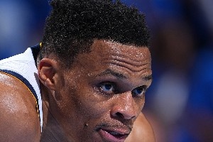 開啟第18個賽季！威少距離成為歷史第八位助攻破萬球員只差75次