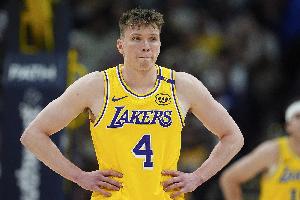 你不是射手嗎？克內(nèi)克特35分鐘12中3&三分9中1全場8分 正負值-25