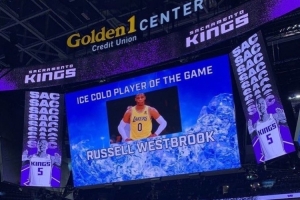 22年湖人威少客戰(zhàn)國王曾被嘲諷 現(xiàn)場大屏幕稱之為“本場最鐵”