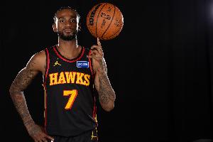 表現(xiàn)不錯(cuò)！亞歷山大-沃克半場(chǎng)8中3貢獻(xiàn)10分1板3助1帽