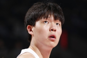 媒體人：楊瀚森哭了好事 以前球迷總罵國足球員輸了還嬉皮笑臉