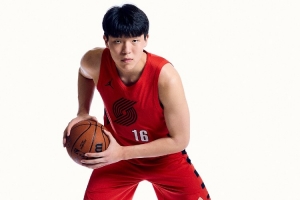 楊瀚森需要提升的地方還很多 特別是力量上的差距、犯規(guī)多的問(wèn)題