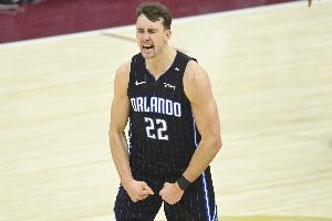 主力輸出！小瓦格納半場(chǎng)9中5貢獻(xiàn)全隊(duì)最高15分 外加1板2助1斷