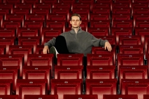 續(xù)約！德容社媒曬在諾坎普照片：不僅是俱樂部，更是大家庭