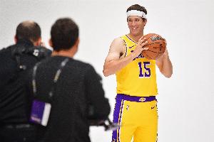 里夫斯：老詹缺席帶來(lái)的責(zé)任 我們得全隊(duì)去分擔(dān)