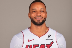 火力支援！熱火新援鮑威爾半場(chǎng)8中4&三分4中2拿到13分3助攻