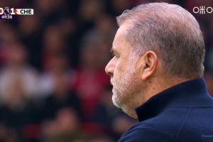 被群嘲！跟隊(duì)：諾丁漢森林、切爾西球迷看臺(tái)上共同嘲諷澳波將下課