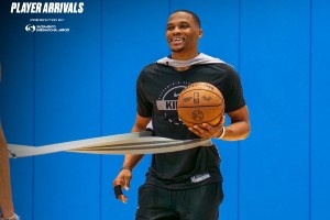 新援就位！威少現(xiàn)身薩克拉門托訓(xùn)練館 國王生涯新篇章開啟