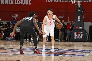 媒體人：河村突然被裁說明他右腿傷勢比報道的要嚴重很多