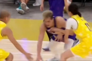 怪不得你單身呢！郭艾倫拉開單挑趙爽 一波蝴蝶穿花晃倒對手