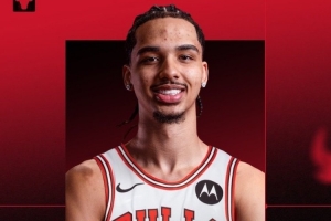 夏聯(lián)場均9.4分4.4板！公牛官方：球隊與弗勞爾斯簽下雙向合同