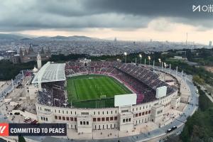 赫羅納球員開(kāi)賽20秒站立不動(dòng)抗議海外賽，巴薩球員未主動(dòng)拿球進(jìn)攻