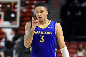 出手?jǐn)?shù)全隊(duì)第二僅次庫(kù)里！勇士56號(hào)秀理查德14中5 拿13分4板3斷