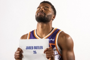 對陣湖人爆砍35分7板9助！名記：太陽已經(jīng)裁掉了賈里德-巴特勒