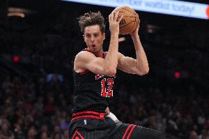 杰倫-史密斯：科林斯是身體對抗核心之一 他缺陣后我必須承擔更多