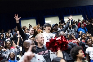 回饋球迷！開(kāi)拓者官方曬今日社區(qū)活動(dòng)照 楊瀚森&利拉德領(lǐng)銜入鏡