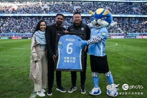 致敬功勛外援！大連英博為羅伯森辦退役儀式