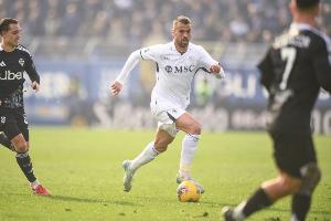 斯皮納佐拉：我們踢得過于文雅 傷病潮影響？我們陣容厚實