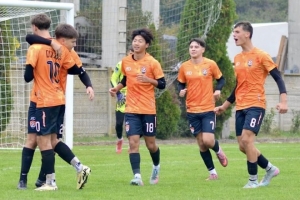 首秀驚艷！萬(wàn)項(xiàng)代表杜利亞伊足球?qū)W院首發(fā)出戰(zhàn)，幫助球隊(duì)大勝