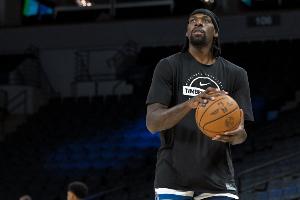 華子：我們知道里德的能力 麥丹在持球決策方面有了很大進(jìn)步