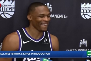 曾效力湖人！獲蒙克盛贊最愛隊友 威少讓記者反復(fù)重復(fù)逗笑全場