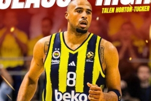 打了三場(chǎng)比賽就傷了！霍頓-塔克因腹股溝受傷已經(jīng)缺陣兩場(chǎng)