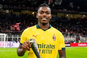 梅開二度！官方：萊奧當(dāng)選米蘭2-1佛羅倫薩的全場(chǎng)最佳球員