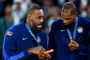 美記：39歲拿4500萬且有足夠產(chǎn)出的球員史上就一個 KD能做到嗎？