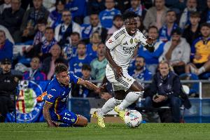 搞心態(tài)大王??維尼修斯昨晚替補(bǔ)登場(chǎng)，7分鐘內(nèi)連造對(duì)手2紅