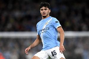 記者：胡桑諾夫和羅德里缺席訓(xùn)練，除此之外其他球員均出席