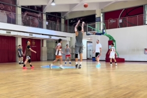 恢復(fù)進(jìn)展不錯(cuò)！崔永熙曬近期打球視頻：百分訓(xùn)練局