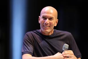 高價買票啥都沒！RMC：齊達內(nèi)出席活動引混亂，簽名會直接被取消