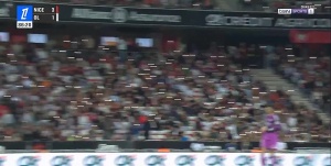 鬧烏龍！因誤將球迷反恐口號(hào)聽成恐同口號(hào)，法甲裁判中斷比賽