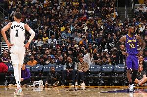 休賽期被收集球星卡最多的球員Top10：文班居首 老詹次席 庫里第4