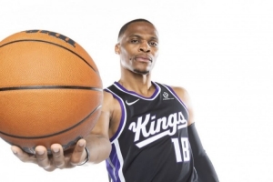 社媒回應(yīng)！威少曬定妝照迎接新賽季 詹姆斯點贊