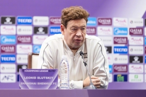 斯盧茨基：我們要提升比賽中的競技強度，謝鵬飛戴偉浚已參加訓(xùn)練