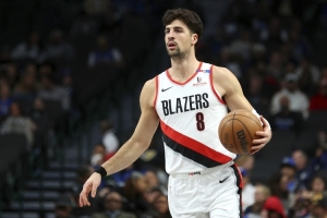 拓記：阿夫迪亞的背部并沒(méi)有受傷 此前只是出現(xiàn)了一點(diǎn)輕微痙攣