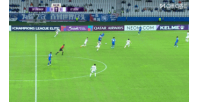 這沒(méi)進(jìn)啊！劉誠(chéng)宇讓球，阿蘇埃近距離推射被門將神奇擋出