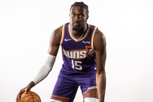 布克：我非常喜歡馬威 他充滿活力具備優(yōu)秀內線的一切特質