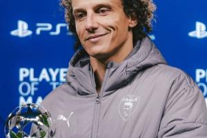 10人作戰(zhàn)近90分鐘零封！38歲大衛(wèi)-路易斯4射3正10解圍，獲歐冠MVP