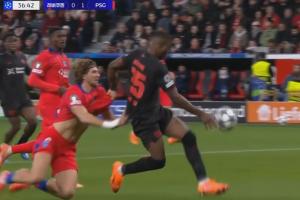 踢得有點(diǎn)臥底！巴黎后衛(wèi)扎巴爾尼兩次送點(diǎn)+拿到紅牌被罰下