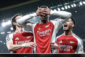 去年貼臉開(kāi)大，今年一起慶祝！