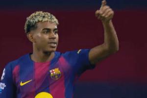 女友現(xiàn)場(chǎng)觀戰(zhàn)！亞馬爾點(diǎn)射破門(mén)后，向看臺(tái)做出飛吻慶祝