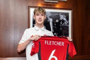 弗萊徹兒子杰克在曼聯(lián)U21比賽中染紅離場，將停賽兩場