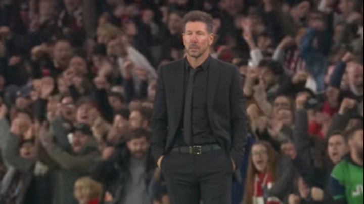 那一刻心如死灰！阿森納進第4球瞬間，西蒙尼雙手插兜已徹底麻木