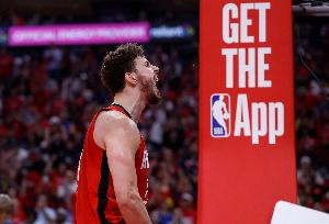 多人結(jié)合體？雷吉-米勒：申京在場(chǎng)上就像是諾維茨基