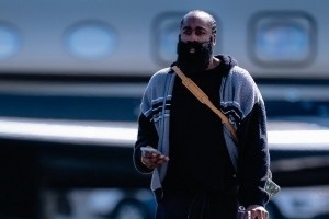 第一場(chǎng)就打客場(chǎng)！快船官方曬眾將登機(jī)照 將飛往鹽湖城