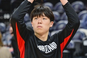 楊瀚森在對位中感受到差距 被對手隔扣 是NBA常規(guī)賽的常態(tài)