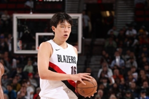 劉維偉：開(kāi)拓者首節(jié)就擺了3套輪轉(zhuǎn) 楊瀚森的3分鐘輪轉(zhuǎn)作用很好